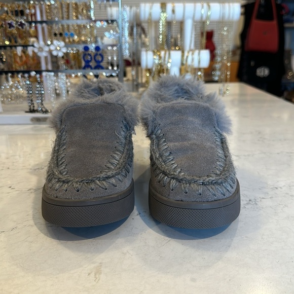 Aqua College waterproof gray suede and faux fur loafers size 5.5 - Picture 2 of 6